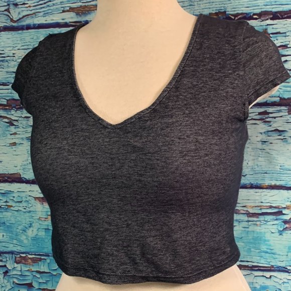 Le Chateau Cap Sleeved Crop Top - Picture 3 of 7